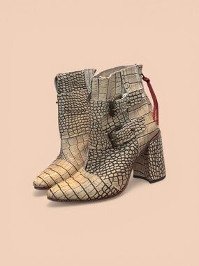 Freebird Joey Heels in Cream Bone Croc